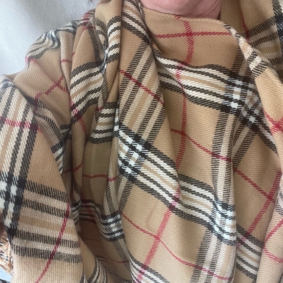 V. FRAAS Plaid Cape in Tan and Red Burberry Patteren - Picture 4 of 5